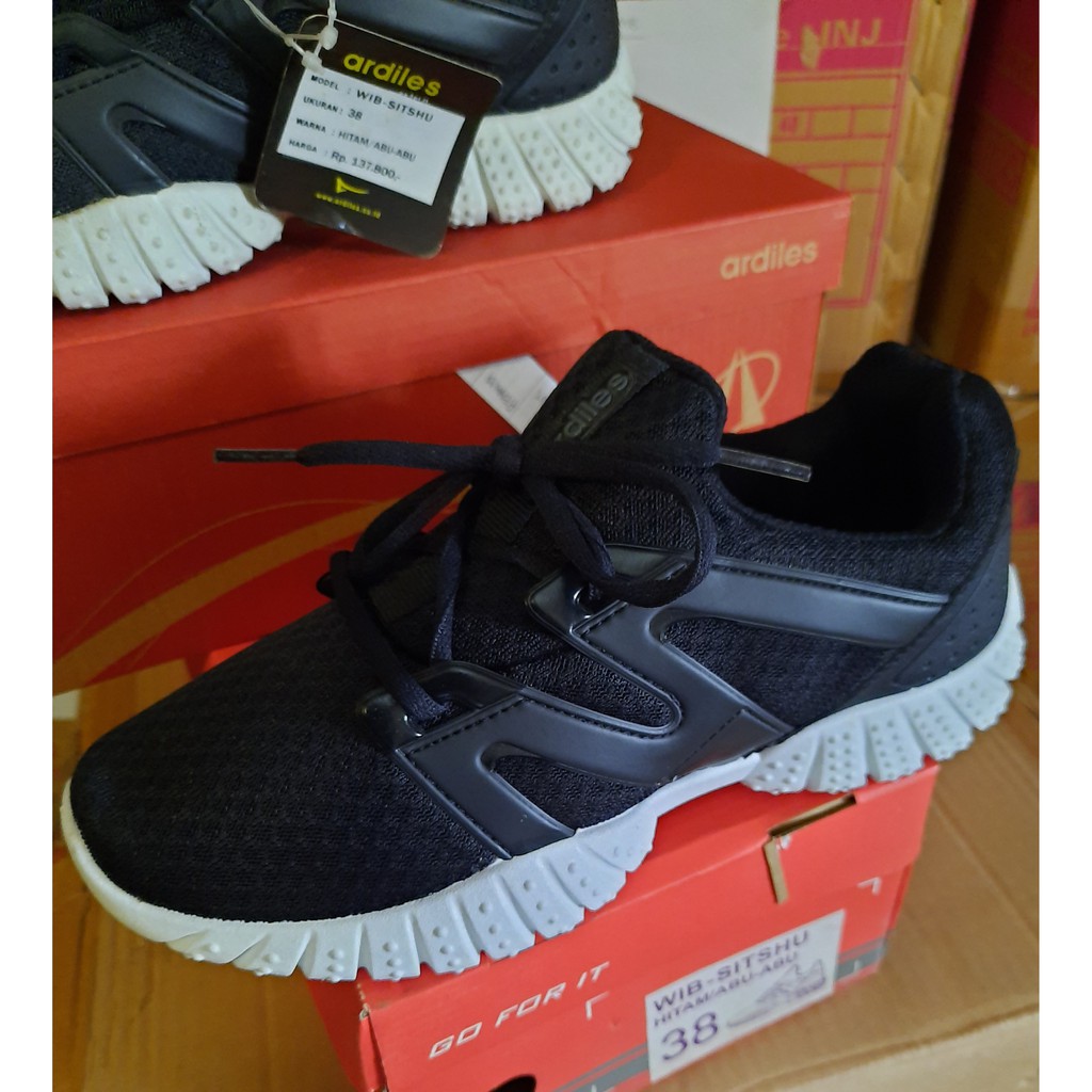 ARDILES SITSHU HITAM Size 38 39 OBRAL LASTCALL SALE SEPATU ARDILES SITSHU HITAM Size 38 39 OBRAL LASTCALL SALE SEPATU