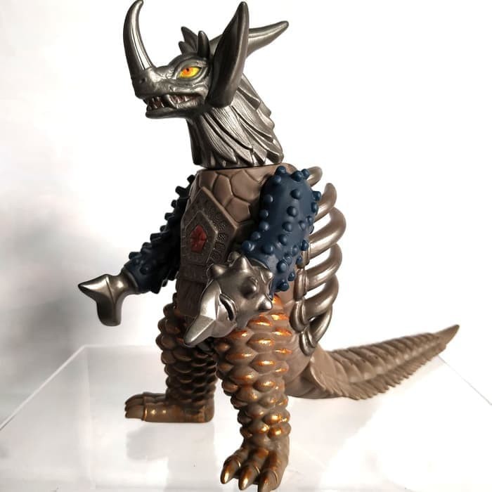 ITN - ULTRAMAN ultra Monster DX Tyrant figure