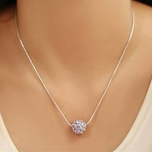 Kalung emas putih liontin kecil