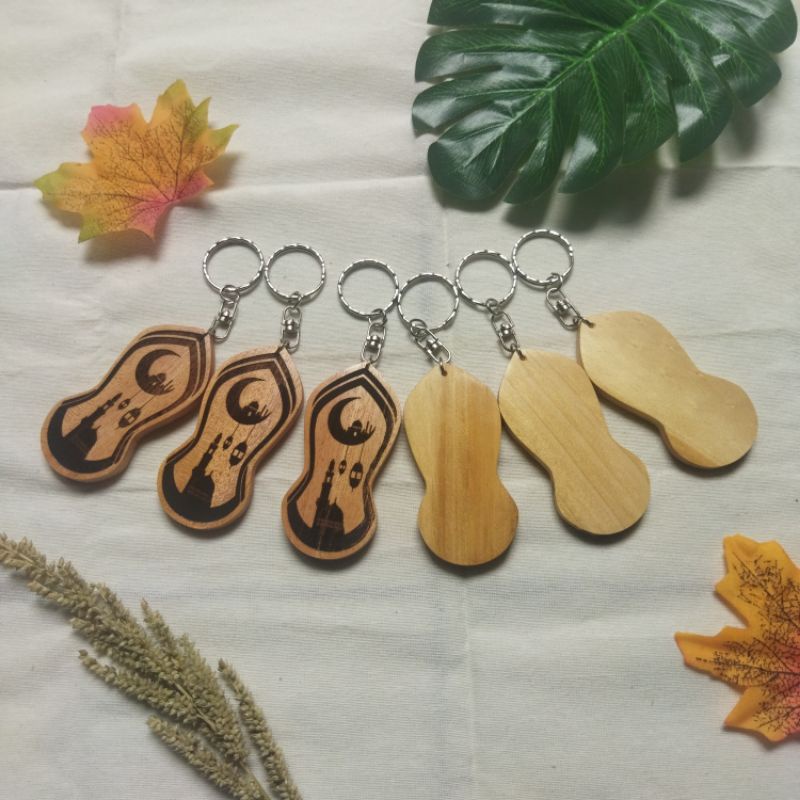 Gantungan Kunci Kayu Bentuk Terompah Nabi Laser Grafir