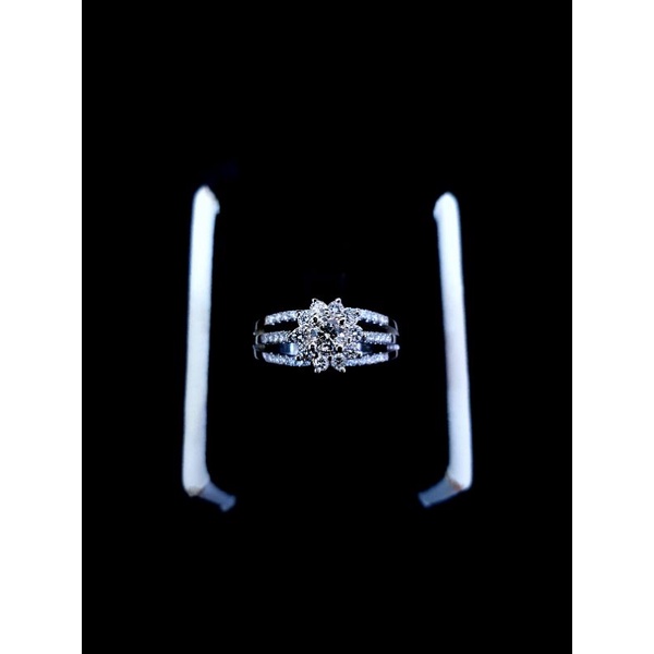 cincin motif bunga emas putih berlian asli mata tengah besar