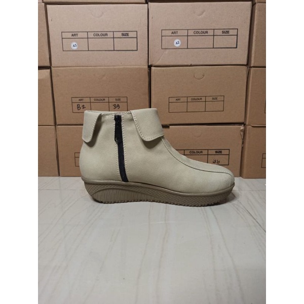 sepatu boots wanita murah / sepatu boots cewek /sepatu boot perempuan /wedges boot murah ZB1