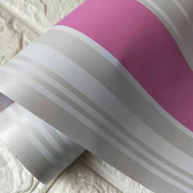 Wallpaper stiker dinding motif salur pink mix silver