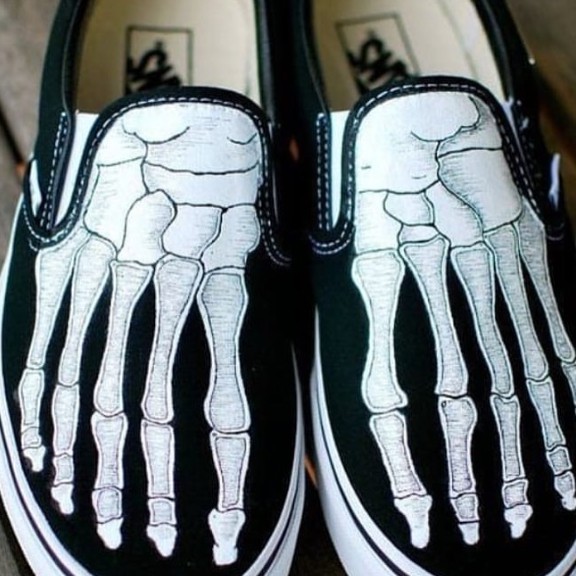 

SEPATU LUKIS BEBAS DESAIN CUSTOM NAMA GAMBAR KUALITAS RAPI CEPAT 105