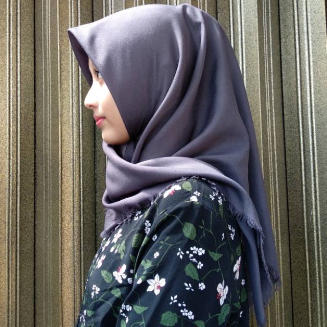 Rawis Segiempat by Novie / Square Rawis Polos Grey / Daily Hijab / Hijab Polos Segiempat Katun