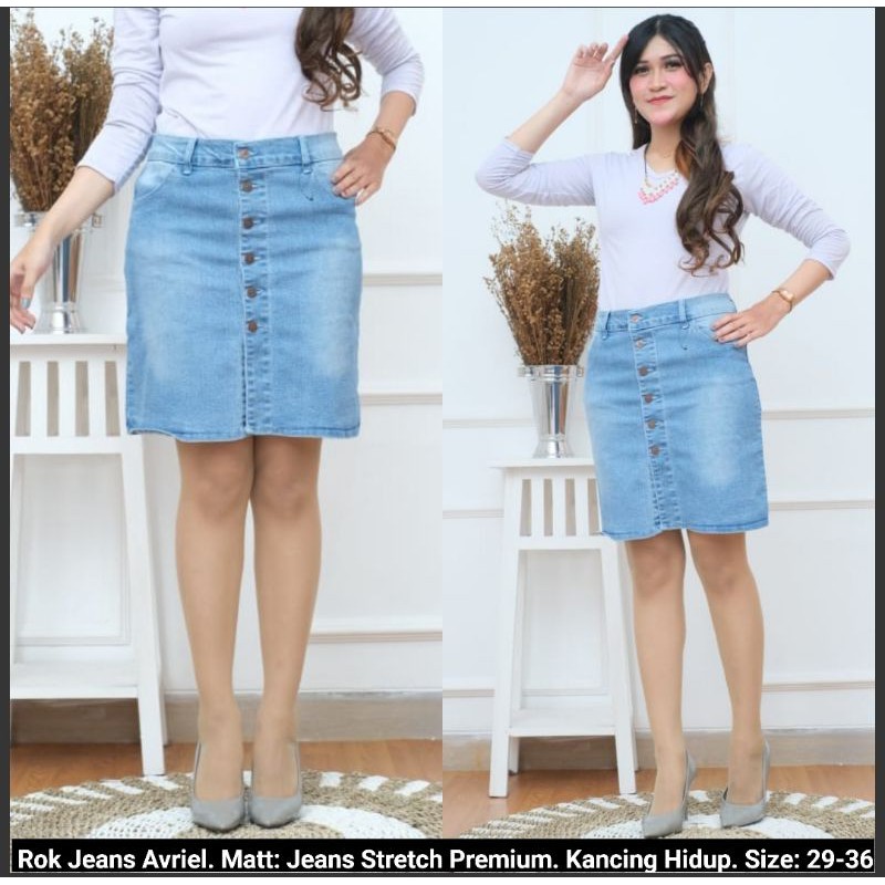 Rok Jeans Avriel . Rok Jeans Pendek Kancing . Button Skirt-Light Blue Scrapt