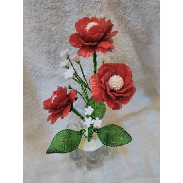 

Akrilik mawar merah putih