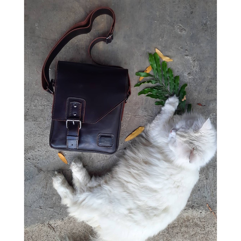 Tas Kulit Pria Gesper Asli Kulit Sapi Nabati Hitam