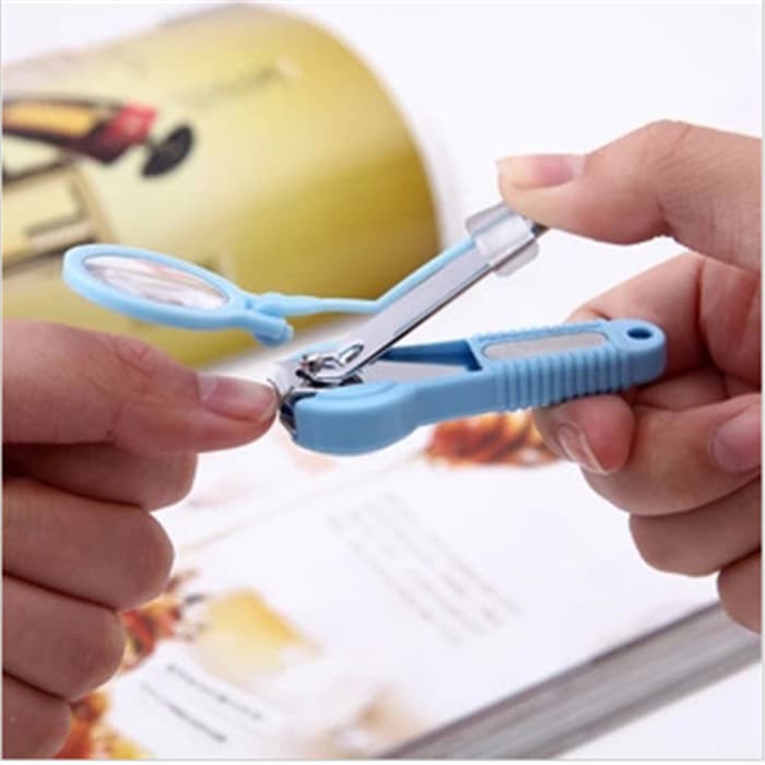 gunting kuku dengan kaca pembesar nail clipper with magnify