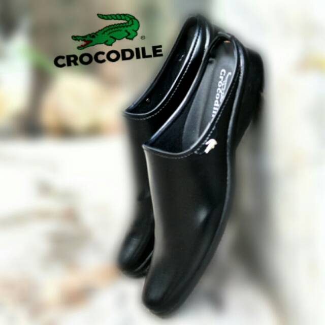 BEST SELLER / SENDAL SEPATU BUSTONG CROCODILE HITAM