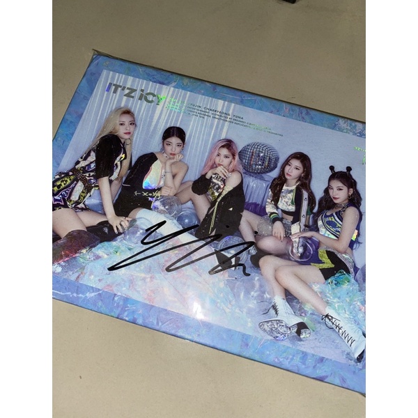 [BOOKED] itzy signed album mwave icy ryujin sign