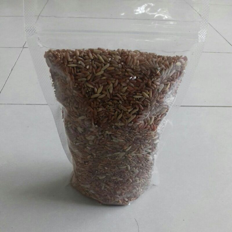 BERAS MERAH UNTUK AYAM  DAN BURUNG