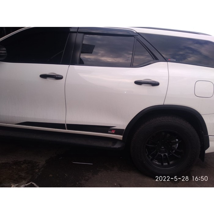 Sticker Stiker Body Samping Mobil All New Fortuner GR 2022