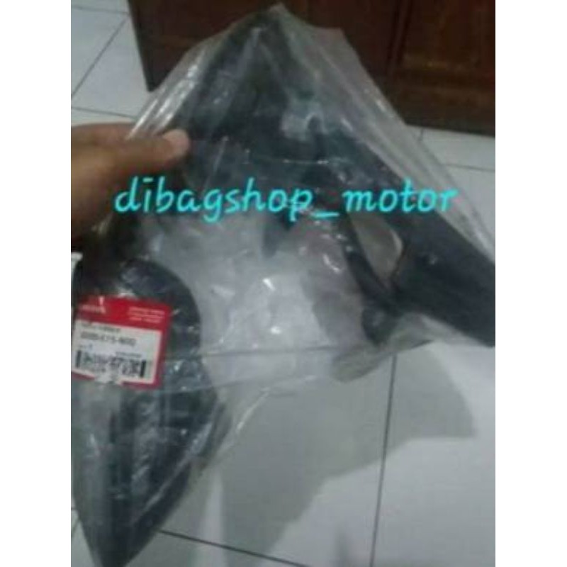 Shroud Inner R (Shroud / Tulangan Dalam Sayap Kanan) untuk Motor CB 150 R Old ( CB 150 R Lama )