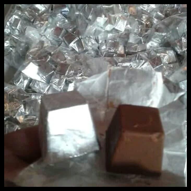 GRATIS  Coklat Piramid Silverqueen 1kg
