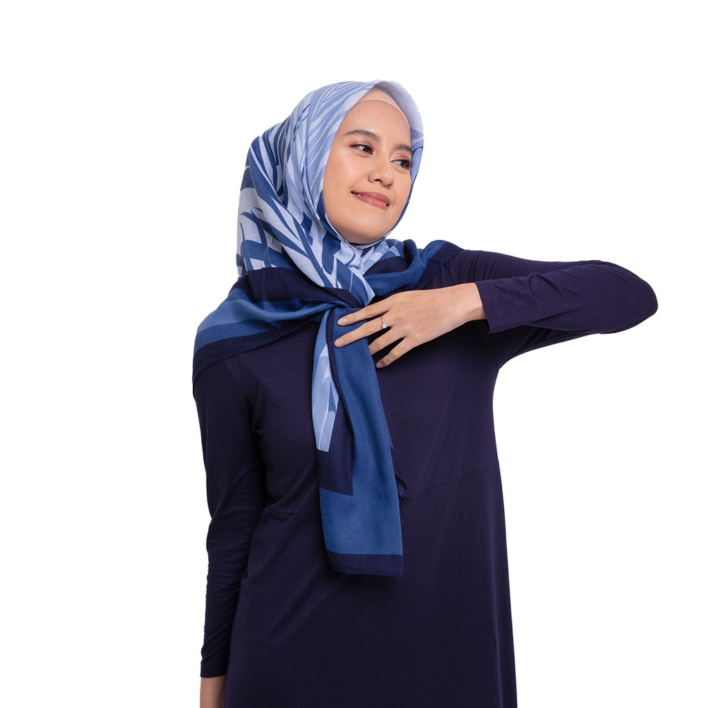 Dauky Hijab Segi Empat Kerudung Salya Series Polysilk 1-Lakirana BwNavy