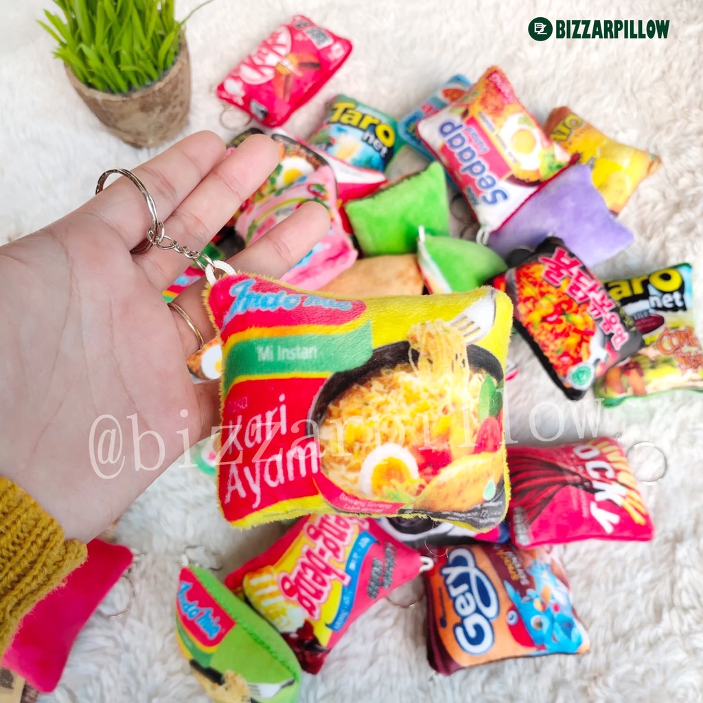 BIZZARPILLOW SOUVENIR GANTUNGAN KUNCI SNACK BZ172