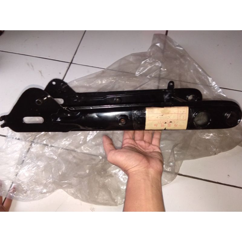 arm belakang honda c70 c50 c100 pispot c90