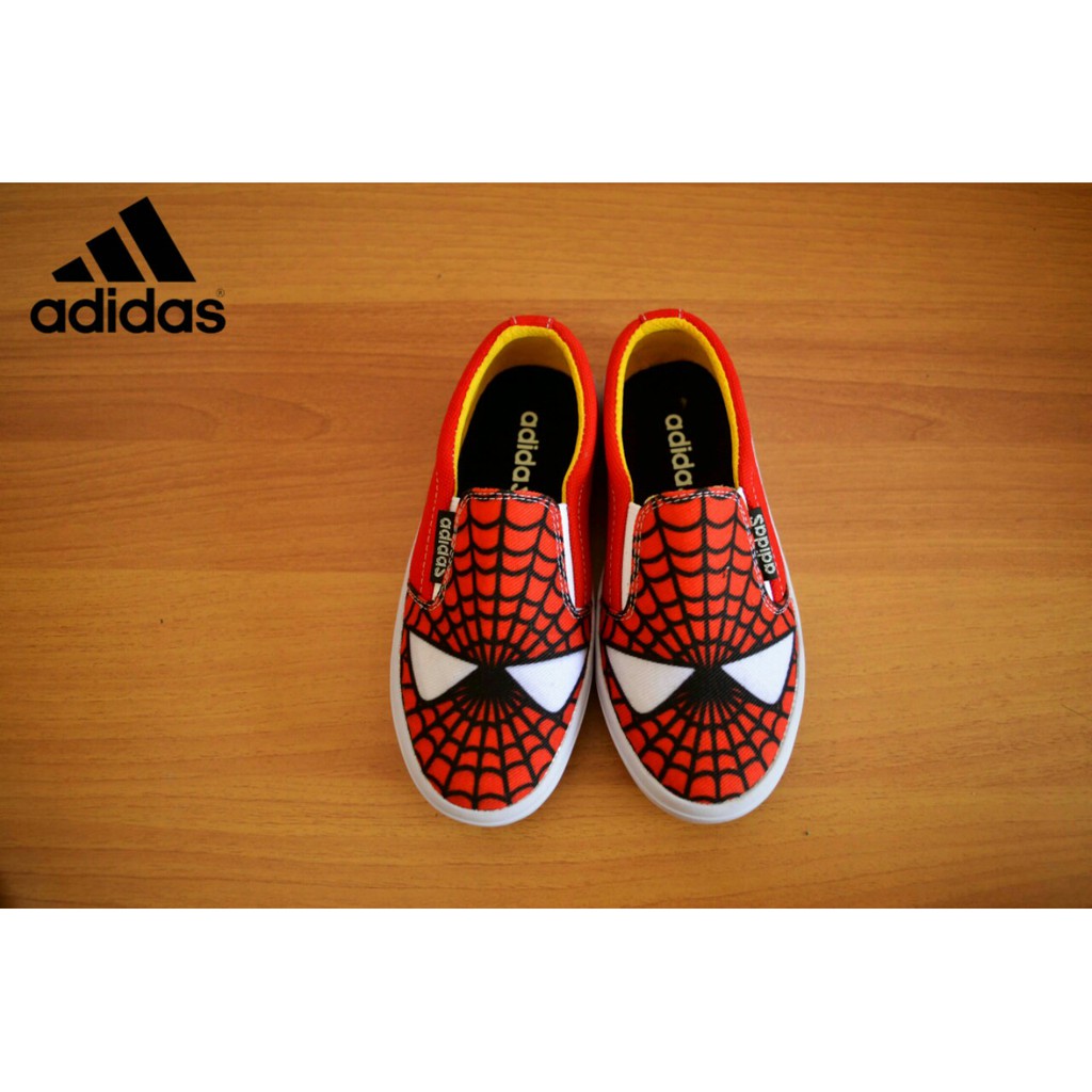 Sepatu anak karakter spiderman Adidas