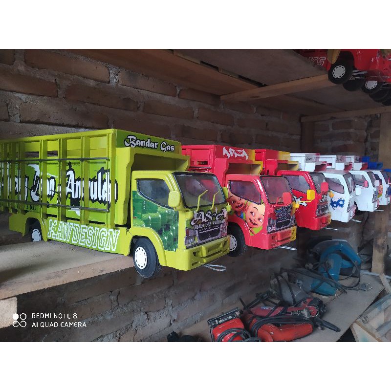 miniatur truk oleng skala 16