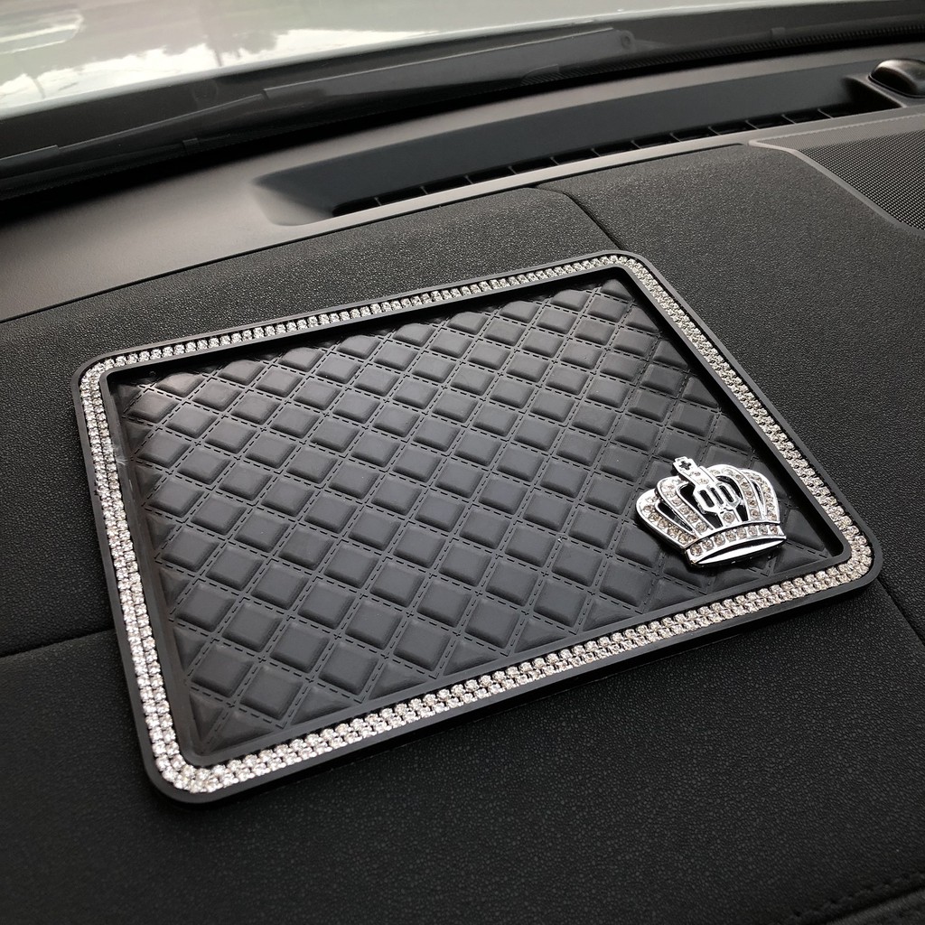 Alas / Tatakan Anti Selip slip Mat Dashboard Mobil CHNEL CROWN Bingkai Bling Bling SEDANG 18 x 14cm