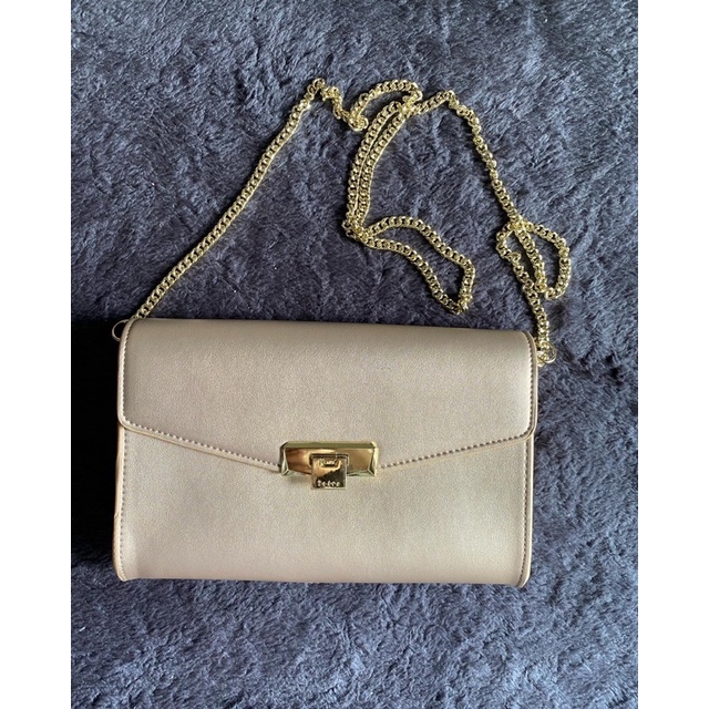 Preloved Tas Pedro Bag Selempang Tas Pesta Gold Rantai Clutch Simple