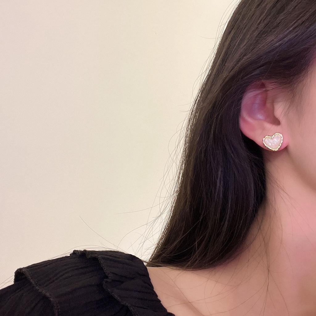 YEEZII Set Anting Stud Hypoallergenic Bentuk Hati Aksen Mutiara Warna Emas Untuk Wanita