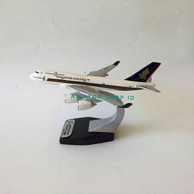 MINIATUR SINGAPORE AIRLINES BOEING 747-400