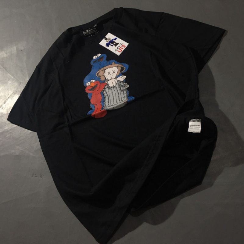 Kaos Tshirt Uniqlo Kaws Full Teg murah-2