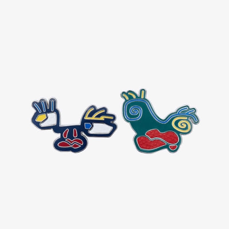 NEW BTS Artist-Made Collection - V Brooch Set (Faces)