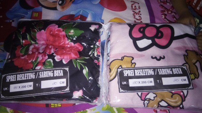 Sprei Karet ,sprei Resleting Motif Hellokity