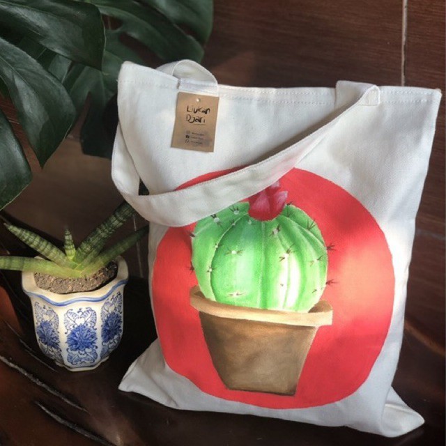 

Liukandjari | Tas Lukis/Totebag Lukis Motif Kaktus