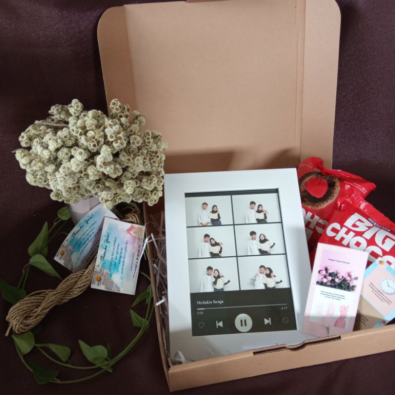ceritahariini | Gift Box | Mozaik Lagu | Frame | Hadiah Bingkai | File Editan | Hadiah | Foto | Ulan