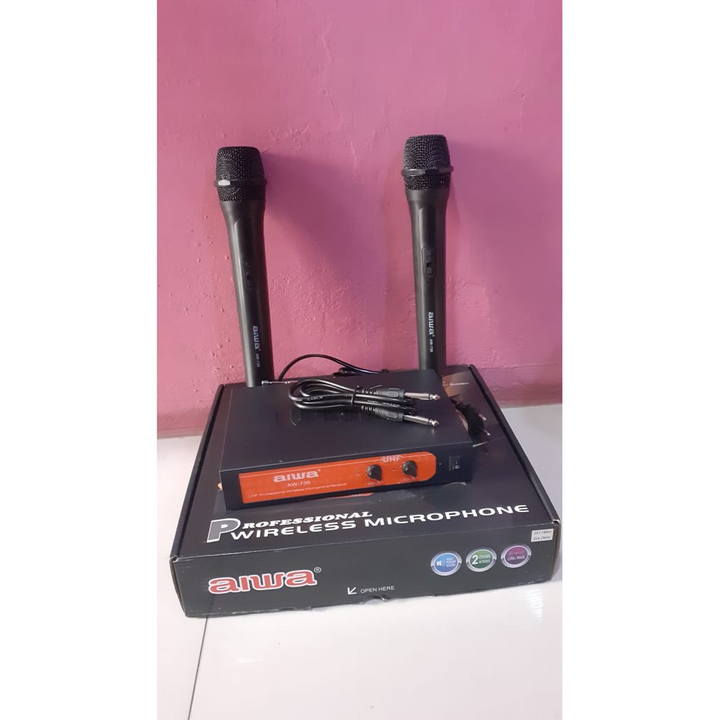 Aiwa naiwa mic karaoke wireless system mik wireles mikrophone profesional pro suara audio sound vokal vocal panggung dj studio  Bisa DI SEGALA JENIS SOUND AUDIO SYSTEM  1RECEIVER +2 MIC PEGANG  jarak 20 - 30 meter  suara bagus, jernih dan empuk dan bersih