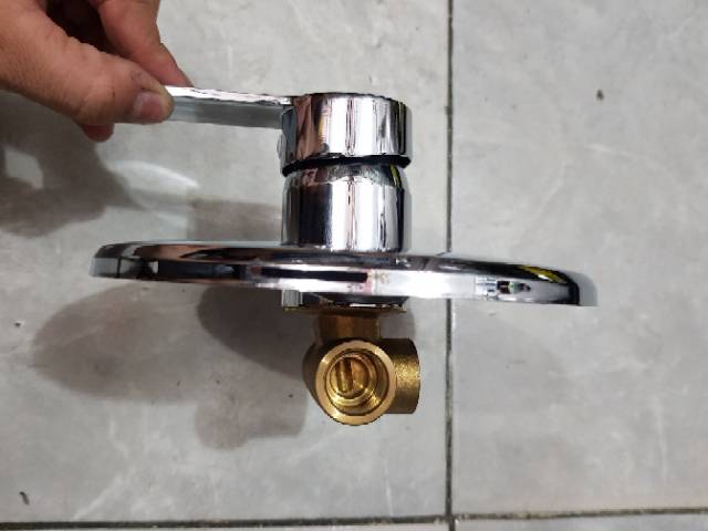 Stop kran shower tanam kuningan panas dingin / kran on off wall shower