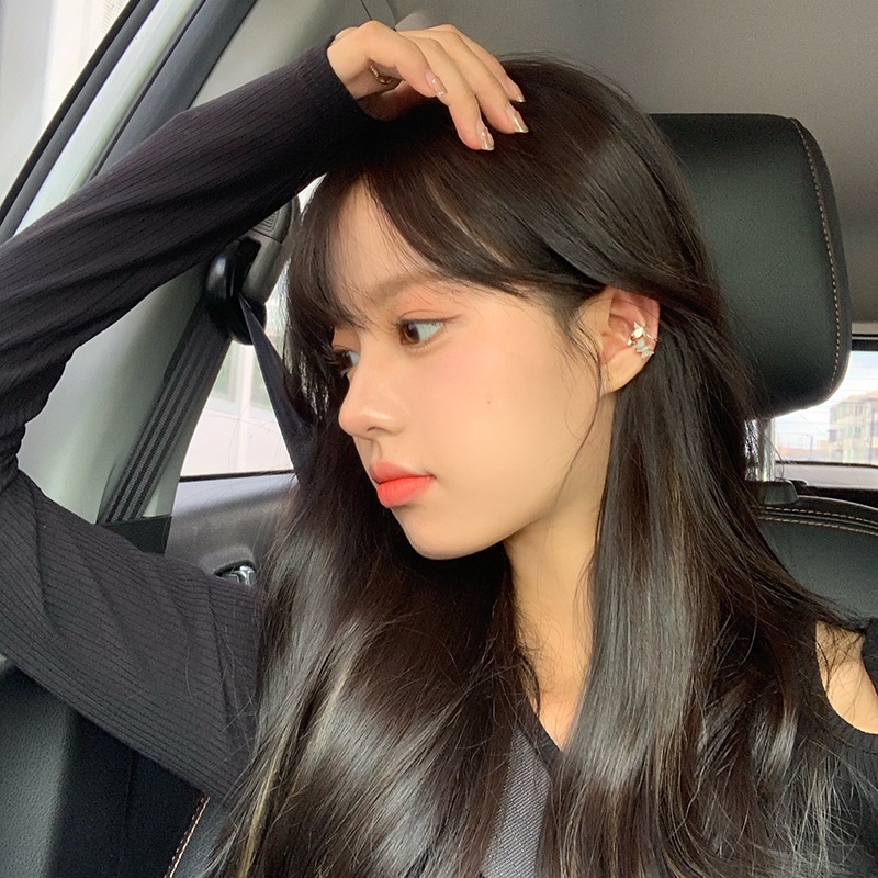 Anting Klip Desain Kupu-Kupu Aksen Kristal Warna Silver Untuk Wanita