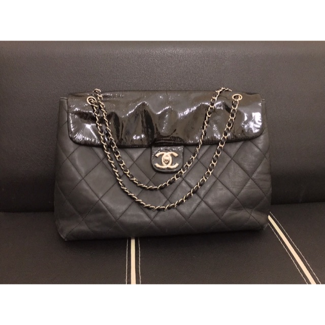 Chanel Seasonal Flap Bag (jumbo size/fit for laptop). Perbandingan 1:1 sm yg Authentic.
