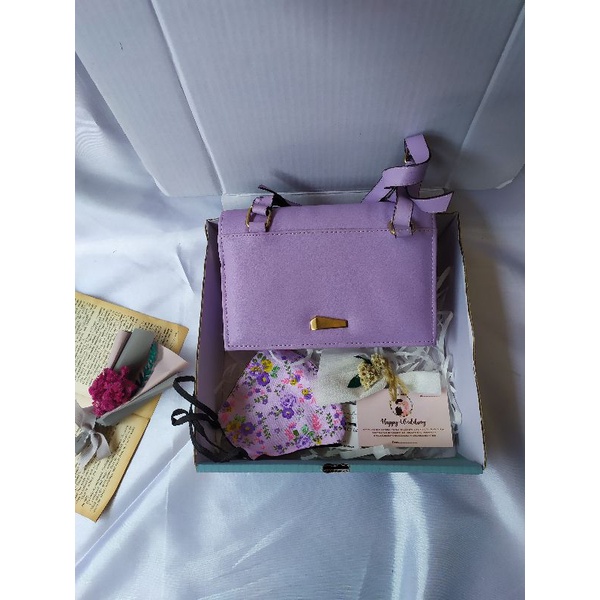

KADO WANITA ULANG TAHUN GIFTBOX HIJAB GIFTBOX TAS MURAH