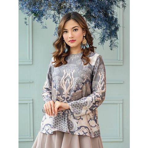 Adrianna Blouse in Smoked Pearl - Wearing Klamby