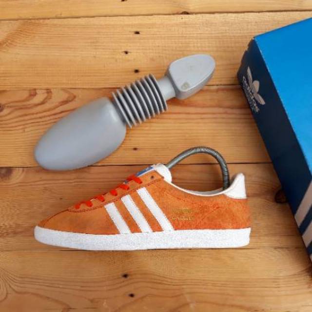 adidas gazelle og orange