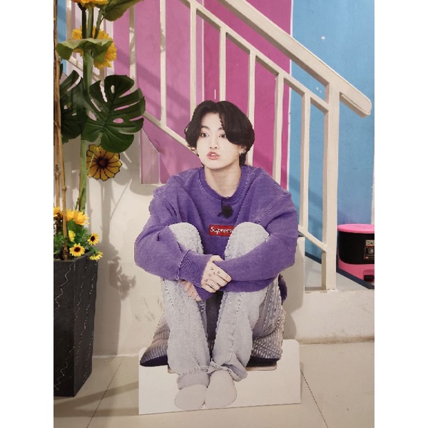 standee custom duduk impraboard tipis