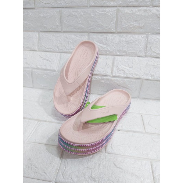 crocs platform flip / sandal wanita crocs platform