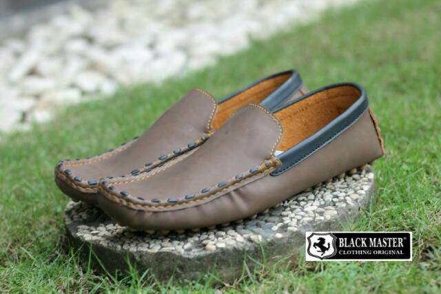 SEPATU SANTAI KULIT KEKINIAN BLACKMASTER MOCCASIN