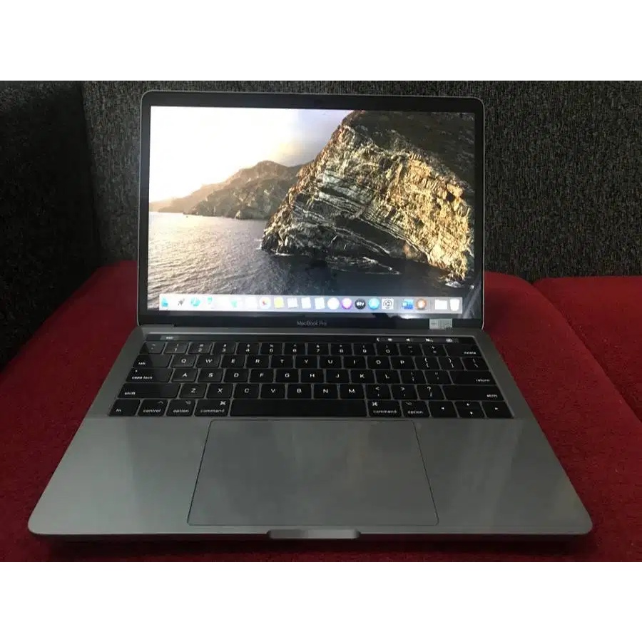 Laptop Macbook Pro Touchbar Core i5 RAM 8G SSD 512GB bekas second