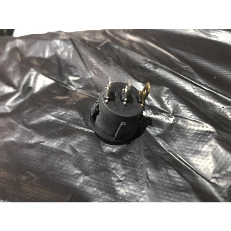 saklar swict tombol on of dengan lampu 3 pin