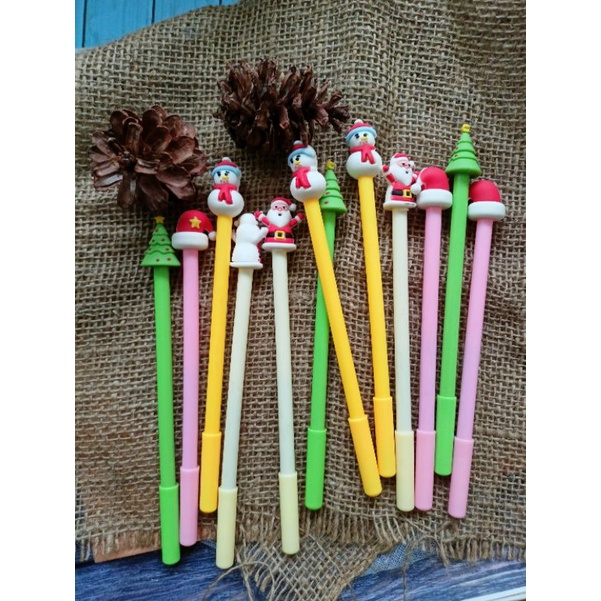 

pulpen Natal dan boneka salju