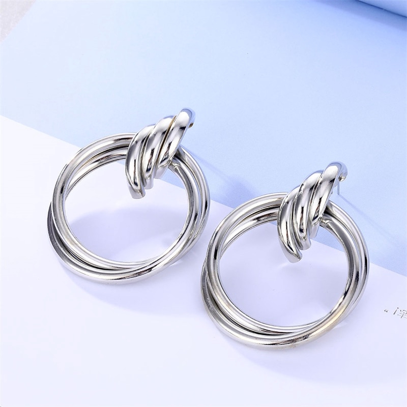 Anting Bentuk Lingkaran Besar Bahan Alloy Warna Emas Gaya Punk Untuk Wanita