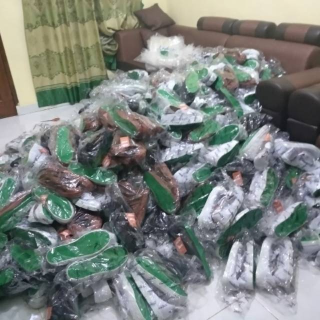 Sepatu nanyang varian hitam,putih,cokalt