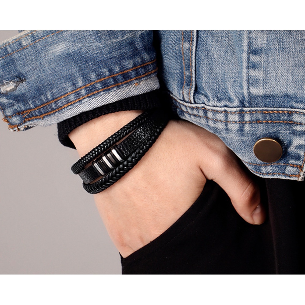 Gelang Multilayer Bahan Kulit Dan Titanium Steel Gaya Vintage Untuk Pria
