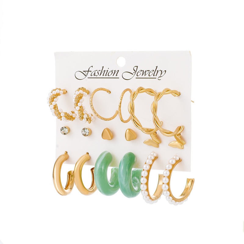 Set Anting Stud Bentuk Lingkaran Oversize Aksen Mutiara Warna Emas Bahan Metal Gaya Punk Untuk Wanita